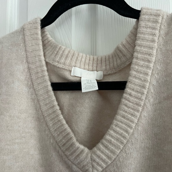 H&M Sweater Vest - Picture 2 of 2